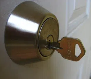 Locksmith Master Shop Arlington, TX 817-357-4955 Locksmith Master Shop Arlington, TX 817-357-4955 - 13-Key-Broke-In-Lock